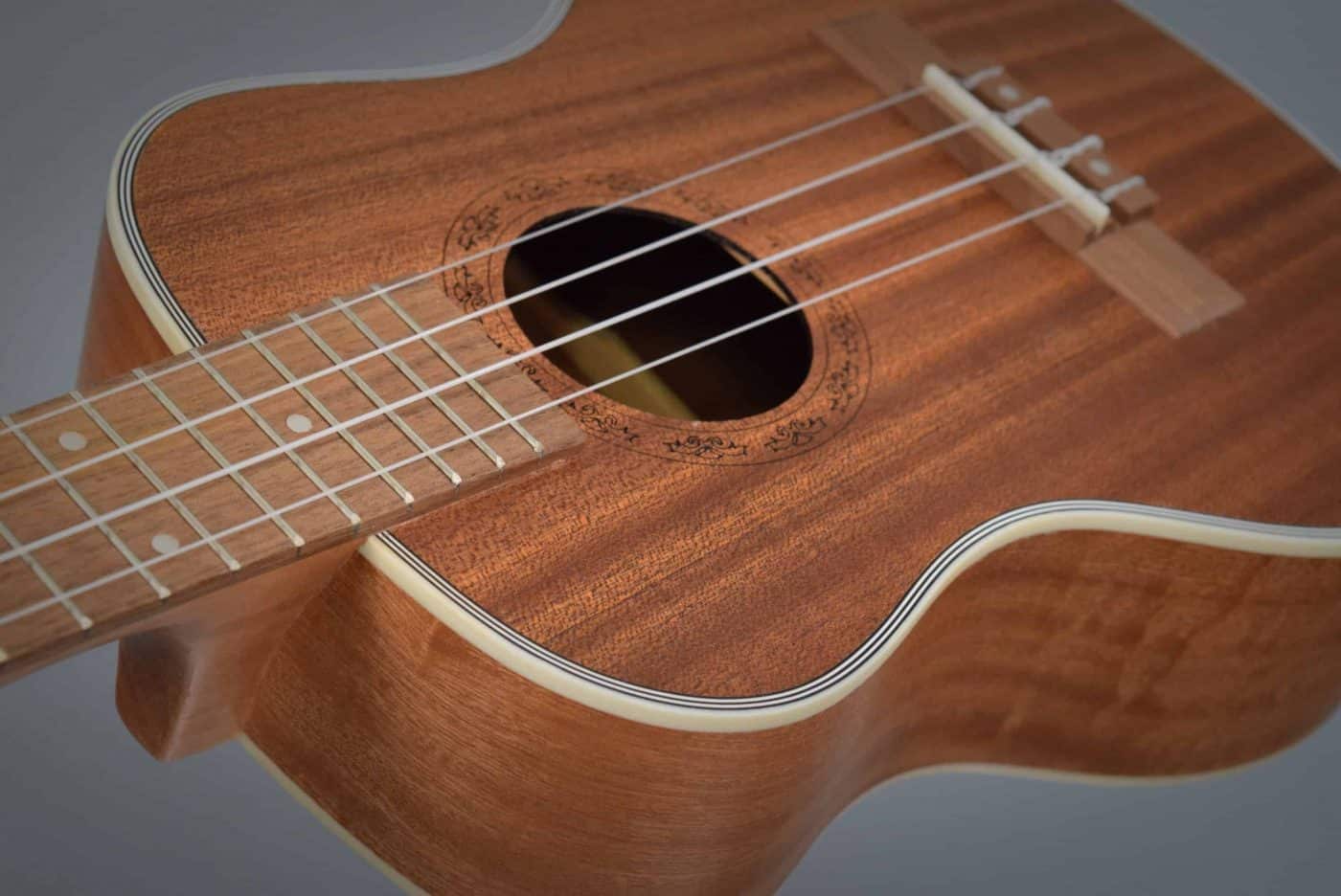 Hricane ukulele - body angled